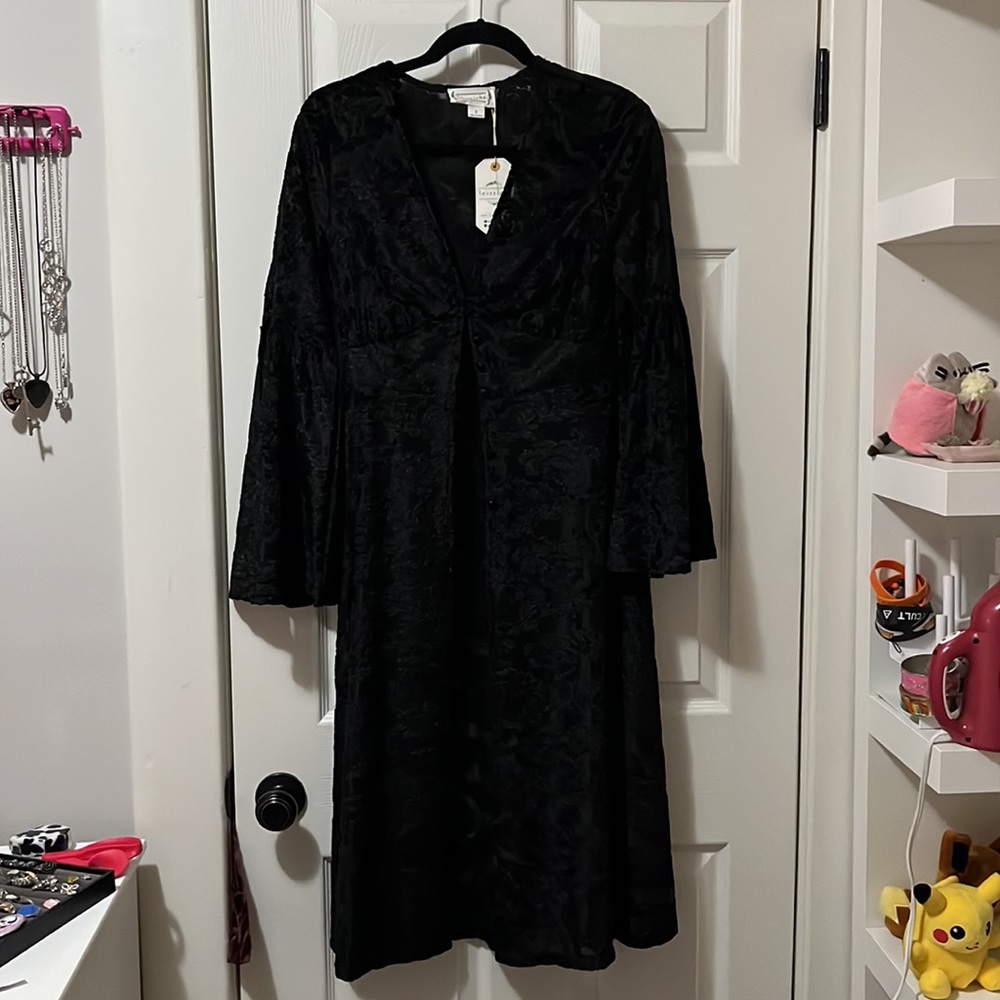 NWT Loveriche black velvet duster with bell sleeves Size S - Picture 2 of 9